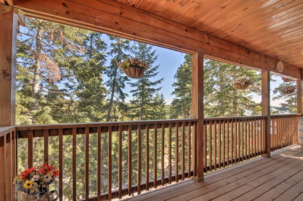 Cozy 'Nora's Hideaway' - Charming, Quiet Log Cabin