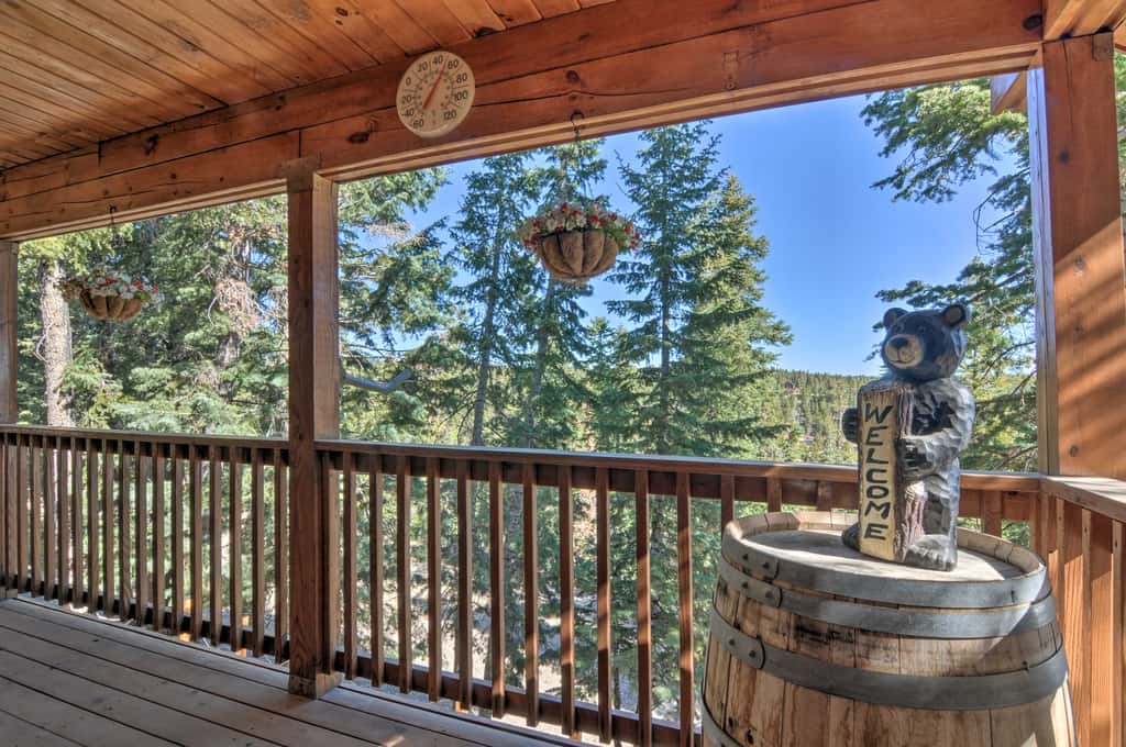 Cozy 'Nora's Hideaway' - Charming, Quiet Log Cabin