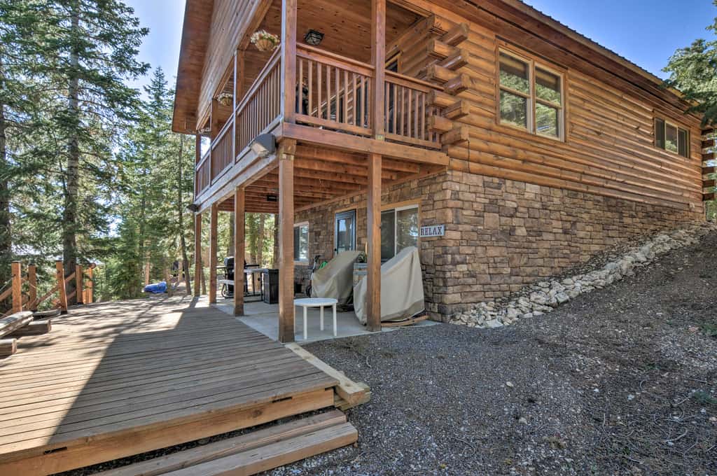 Cozy 'Nora's Hideaway' - Charming, Quiet Log Cabin