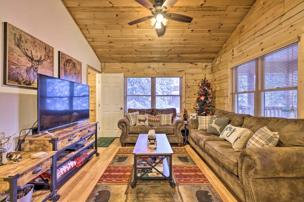 Cozy 'Nora's Hideaway' - Charming, Quiet Log Cabin