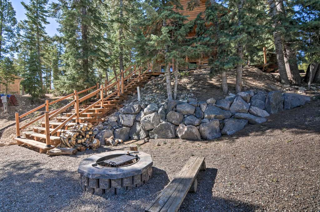 Cozy 'Nora's Hideaway' - Charming, Quiet Log Cabin
