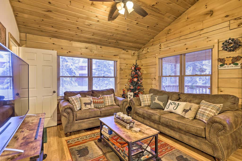 Cozy 'Nora's Hideaway' - Charming, Quiet Log Cabin