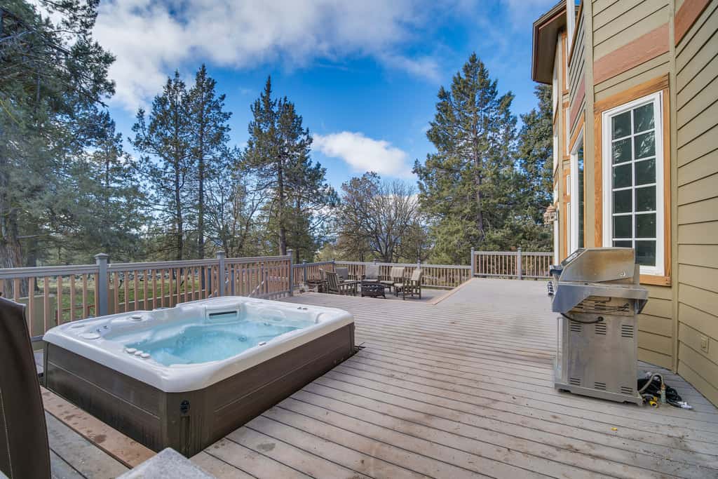 Klamath Falls Vacation Rental w/ Resort Amenities!
