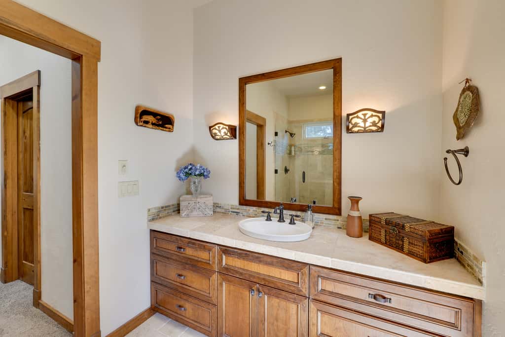 Klamath Falls Vacation Rental w/ Resort Amenities!