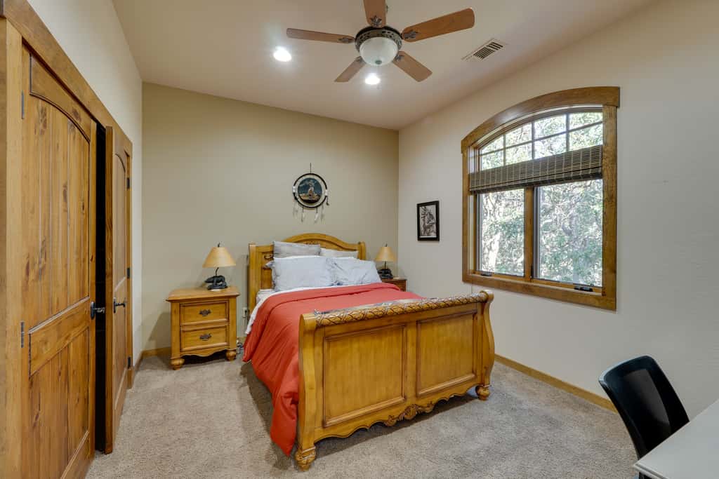 Klamath Falls Vacation Rental w/ Resort Amenities!