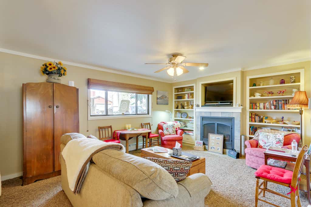 6 Mi to Dtwn Fort Collins: Cozy Apt w/ Shared Yard