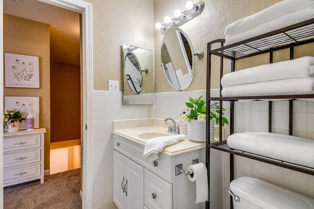 College Station Gem w/ Pool Access Near University