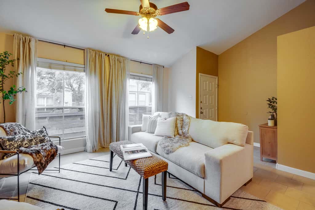 College Station Gem w/ Pool Access Near University