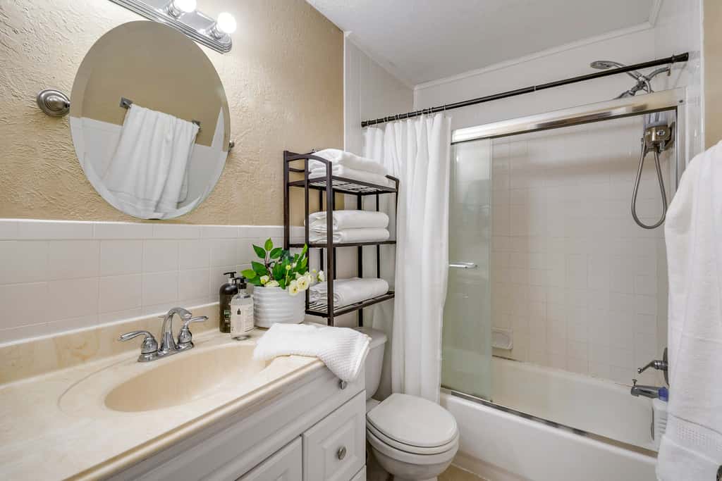 College Station Gem w/ Pool Access Near University