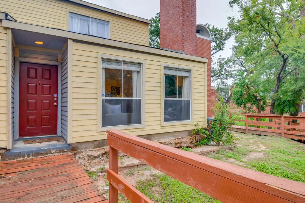 College Station Gem w/ Pool Access Near University
