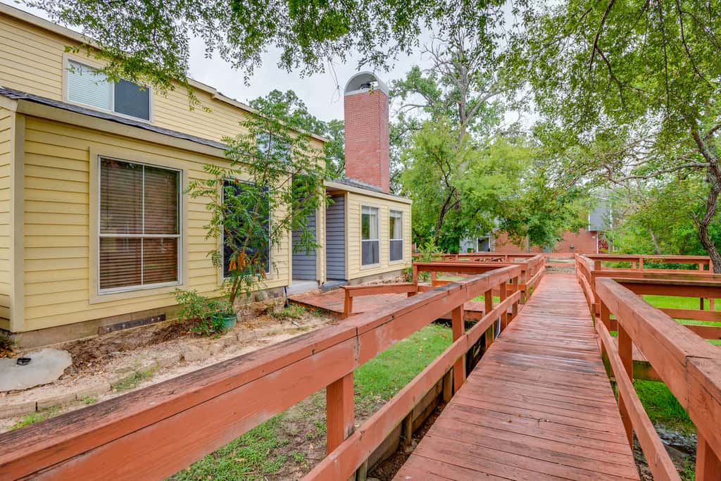 College Station Gem w/ Pool Access Near University