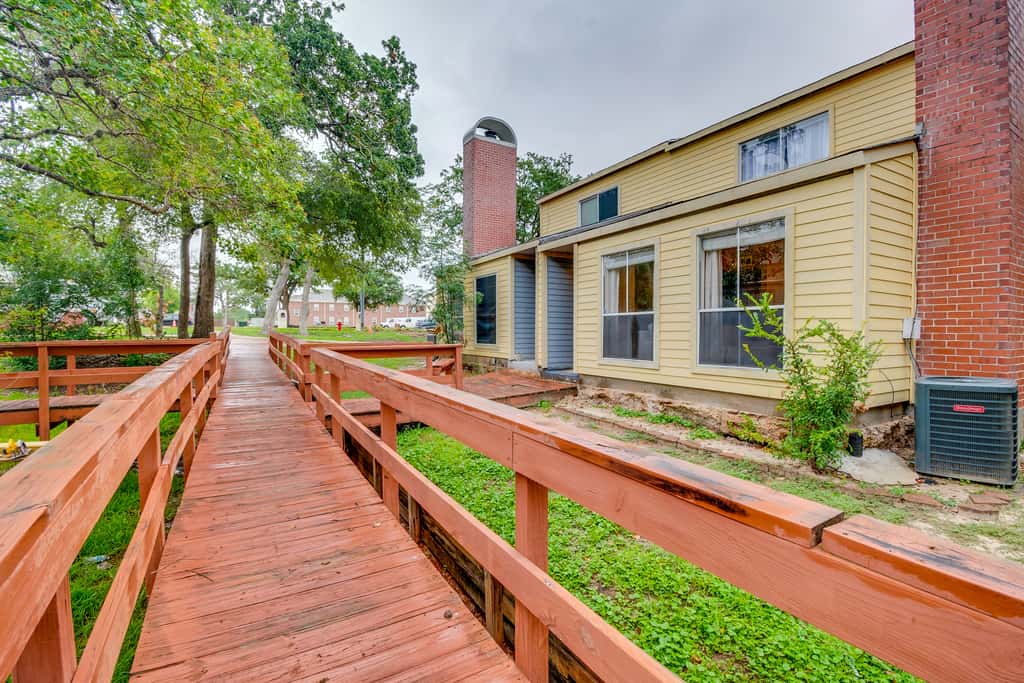 College Station Gem w/ Pool Access Near University