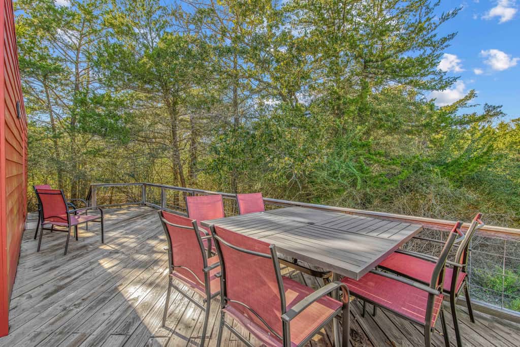 6 Mi to Kyle Field! Pet-Friendly Getaway w/ Yard