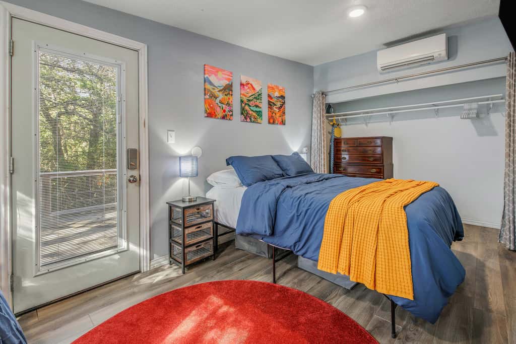 6 Mi to Kyle Field! Pet-Friendly Getaway w/ Yard