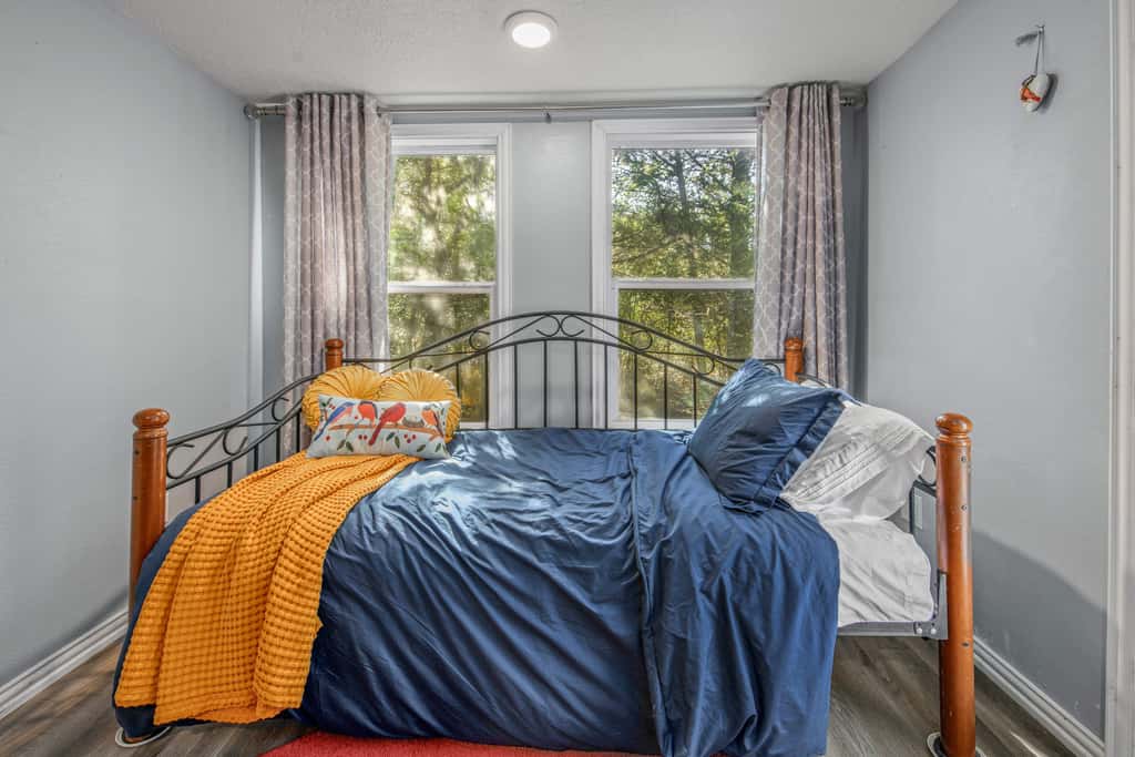 6 Mi to Kyle Field! Pet-Friendly Getaway w/ Yard