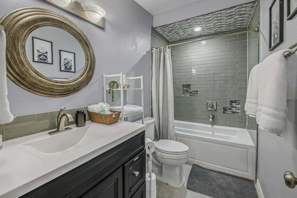 6 Mi to Kyle Field! Pet-Friendly Getaway w/ Yard