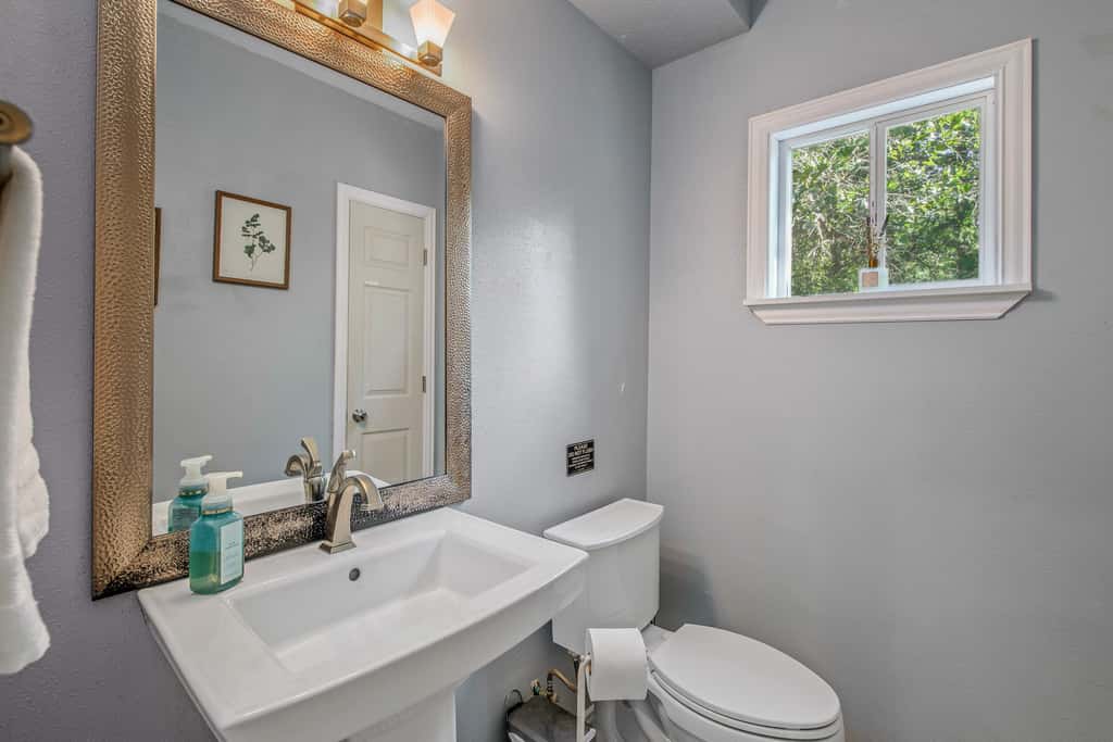6 Mi to Kyle Field! Pet-Friendly Getaway w/ Yard