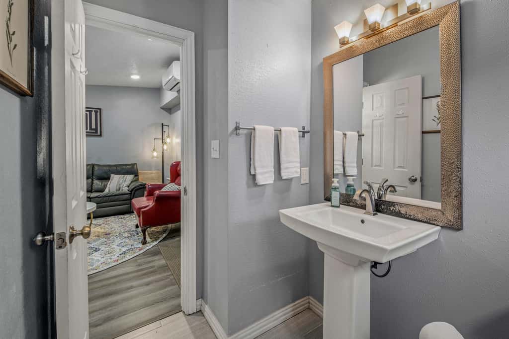 6 Mi to Kyle Field! Pet-Friendly Getaway w/ Yard