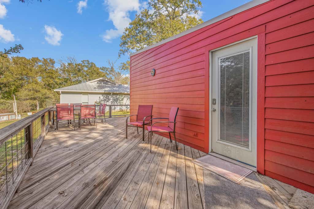 6 Mi to Kyle Field! Pet-Friendly Getaway w/ Yard