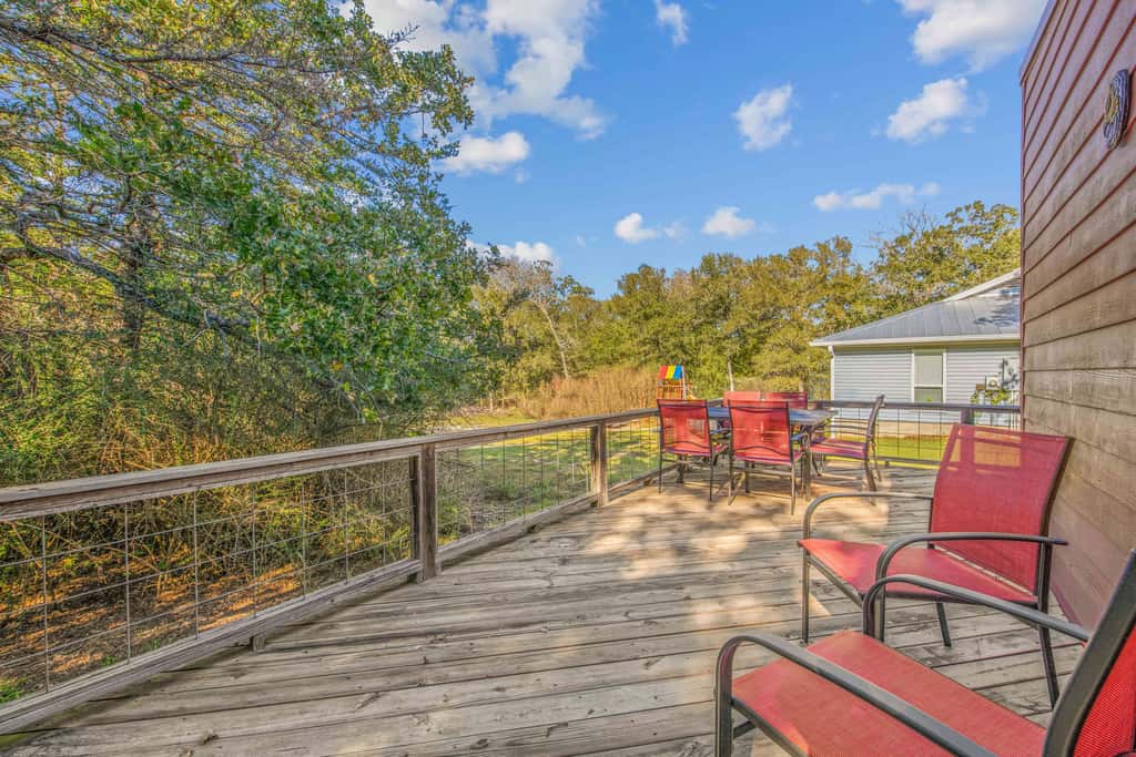 6 Mi to Kyle Field! Pet-Friendly Getaway w/ Yard