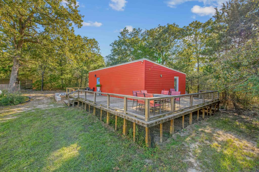 6 Mi to Kyle Field! Pet-Friendly Getaway w/ Yard