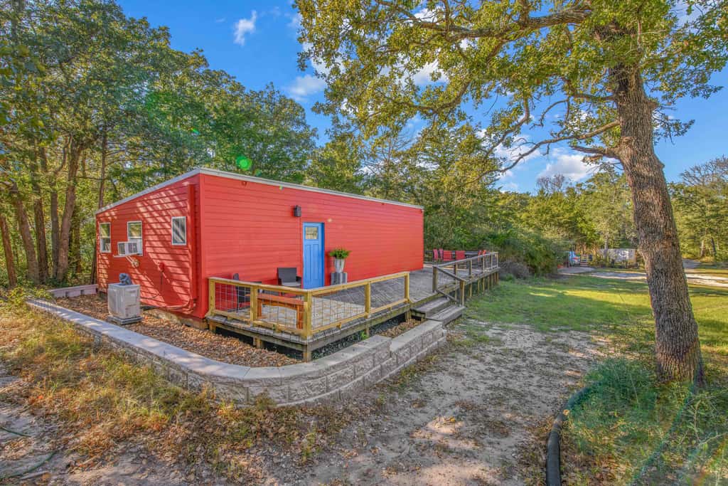 6 Mi to Kyle Field! Pet-Friendly Getaway w/ Yard