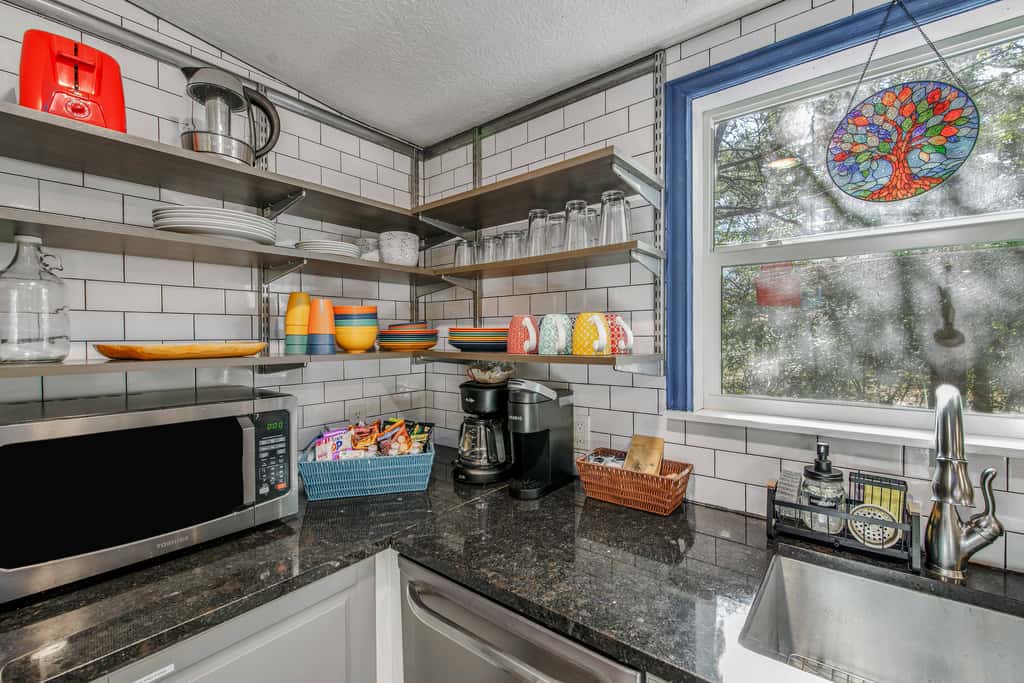 6 Mi to Kyle Field! Pet-Friendly Getaway w/ Yard