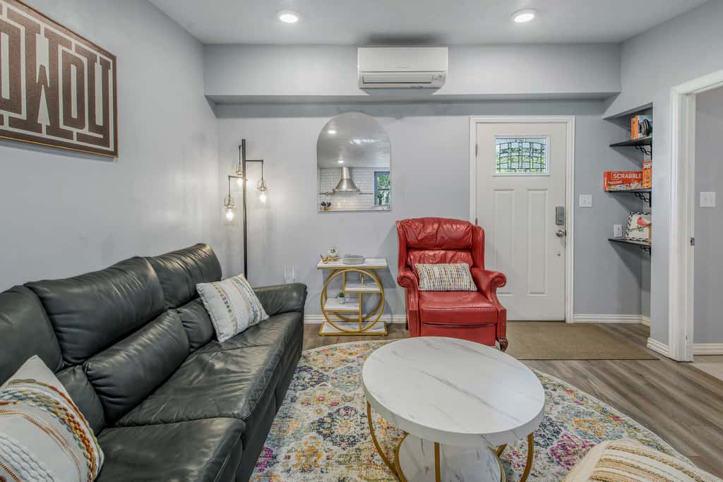 6 Mi to Kyle Field! Pet-Friendly Getaway w/ Yard