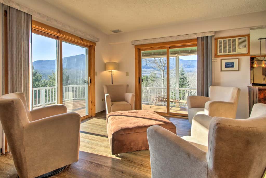 Hot Tub & Moat Mtn Views: North Conway Townhouse