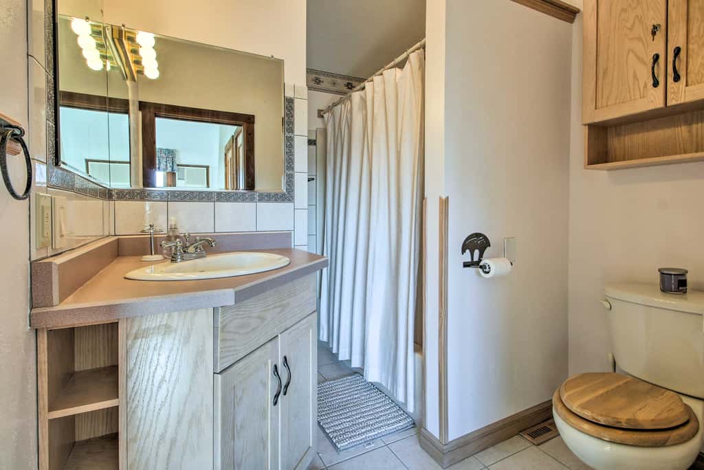 Hot Tub & Moat Mtn Views: North Conway Townhouse
