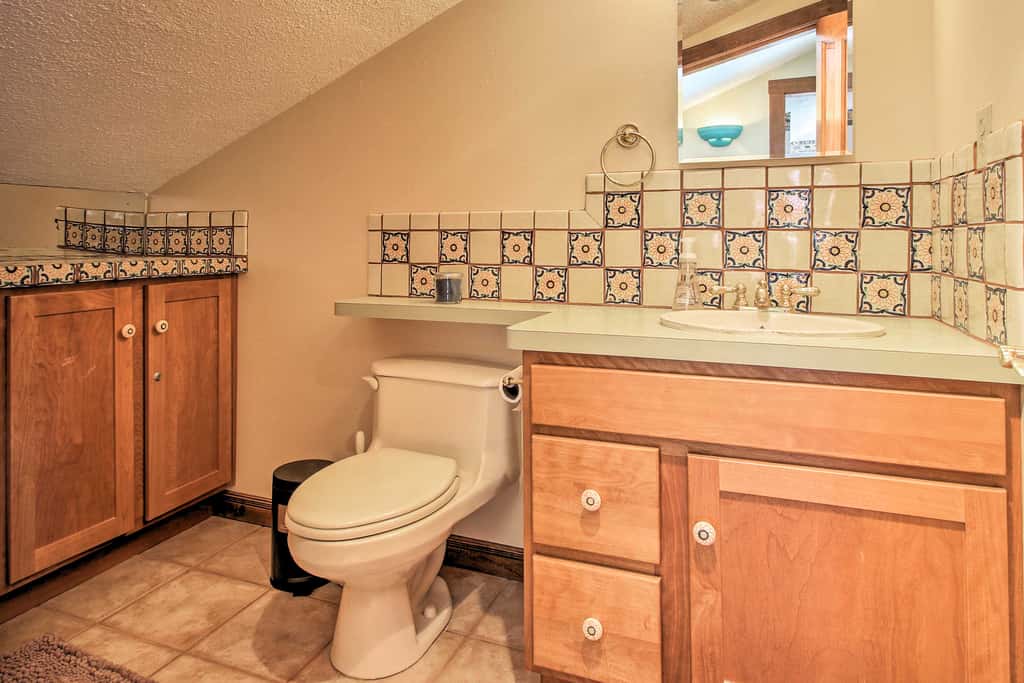 Hot Tub & Moat Mtn Views: North Conway Townhouse