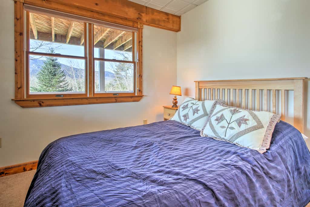 Hot Tub & Moat Mtn Views: North Conway Townhouse