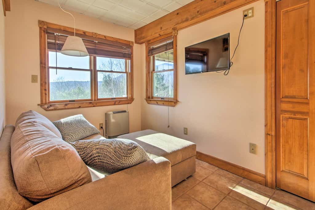Hot Tub & Moat Mtn Views: North Conway Townhouse