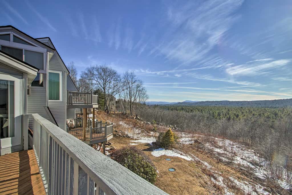 Hot Tub & Moat Mtn Views: North Conway Townhouse