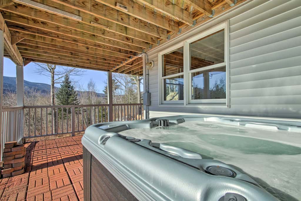 Hot Tub & Moat Mtn Views: North Conway Townhouse