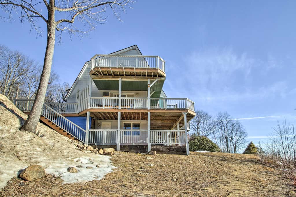 Hot Tub & Moat Mtn Views: North Conway Townhouse