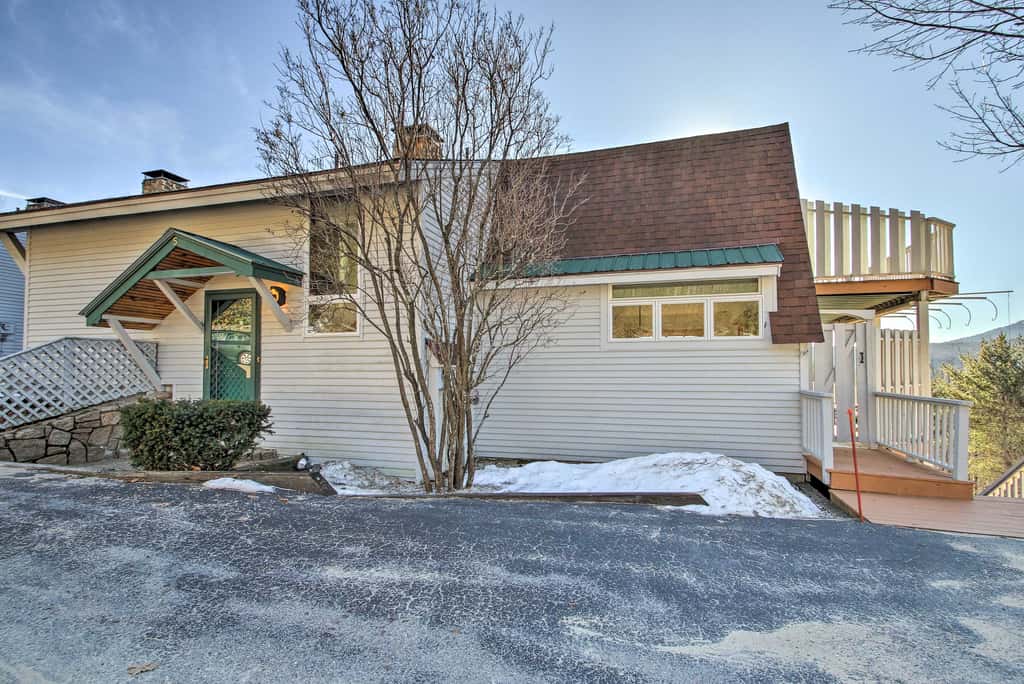 Hot Tub & Moat Mtn Views: North Conway Townhouse