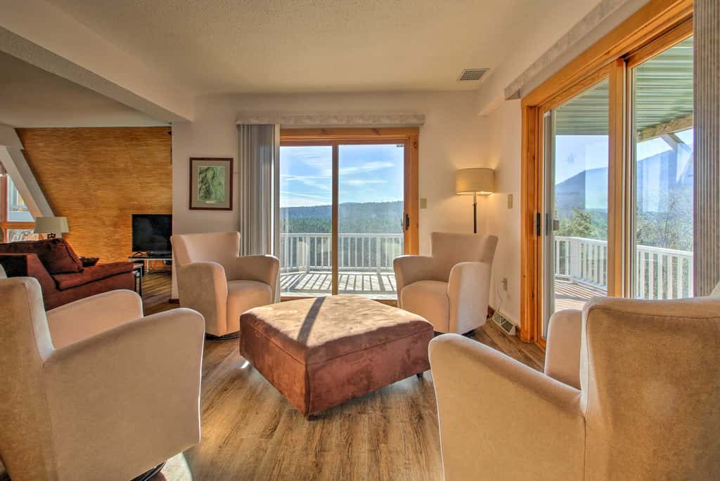 Hot Tub & Moat Mtn Views: North Conway Townhouse