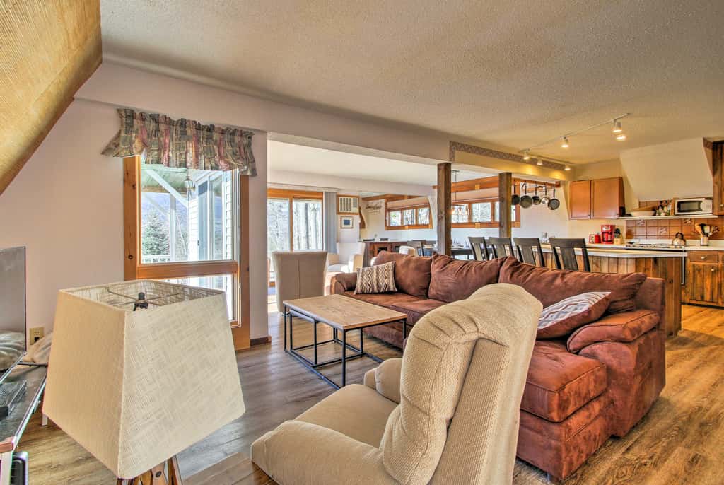 Hot Tub & Moat Mtn Views: North Conway Townhouse