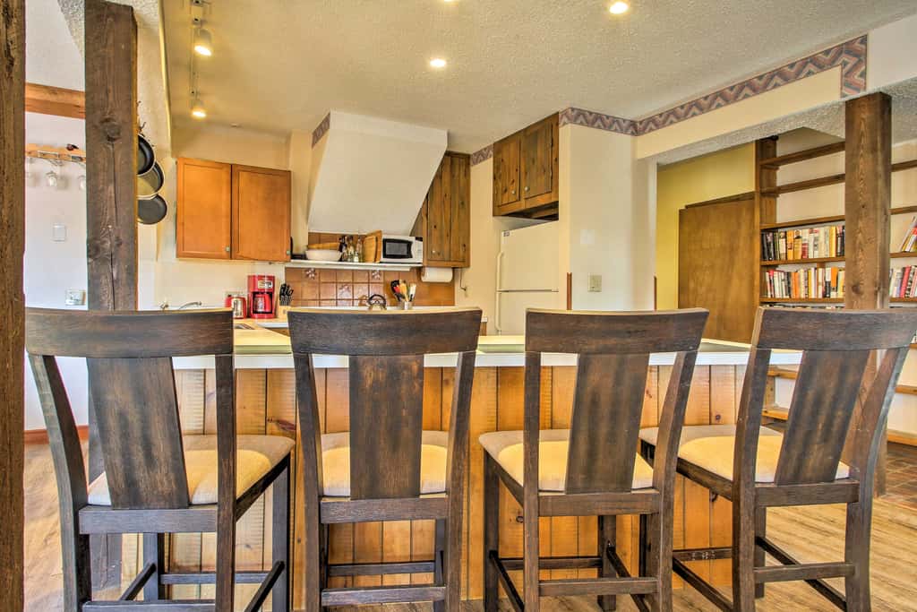 Hot Tub & Moat Mtn Views: North Conway Townhouse