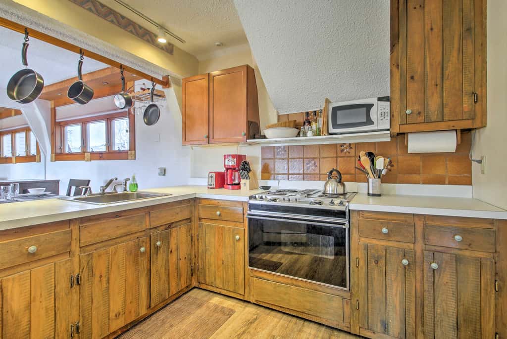 Hot Tub & Moat Mtn Views: North Conway Townhouse