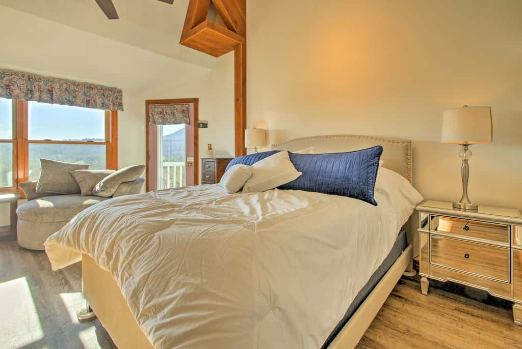 Hot Tub & Moat Mtn Views: North Conway Townhouse