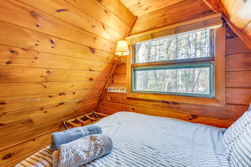 8 Mi to Cranmore Mtn Resort: A-Frame w/ Fire Pit