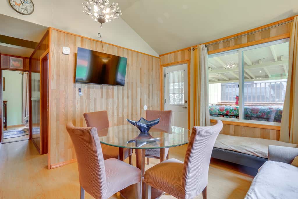 5 Mi to Swinging Bridge Reservoir: Cabin w/ Porch!