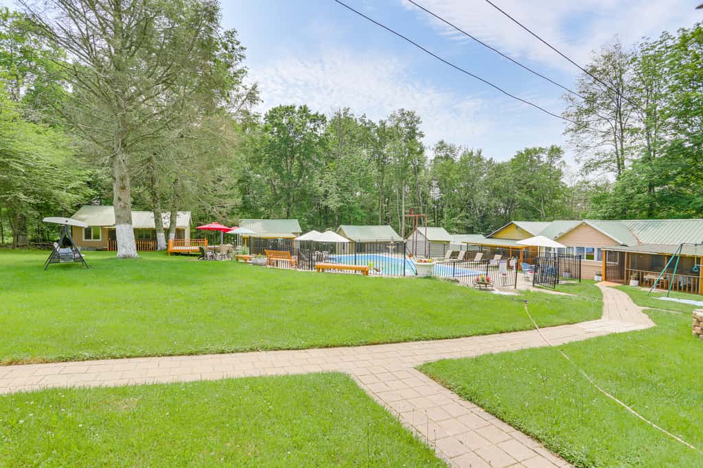 5 Mi to Marina & Raceways: Monticello Retreat!