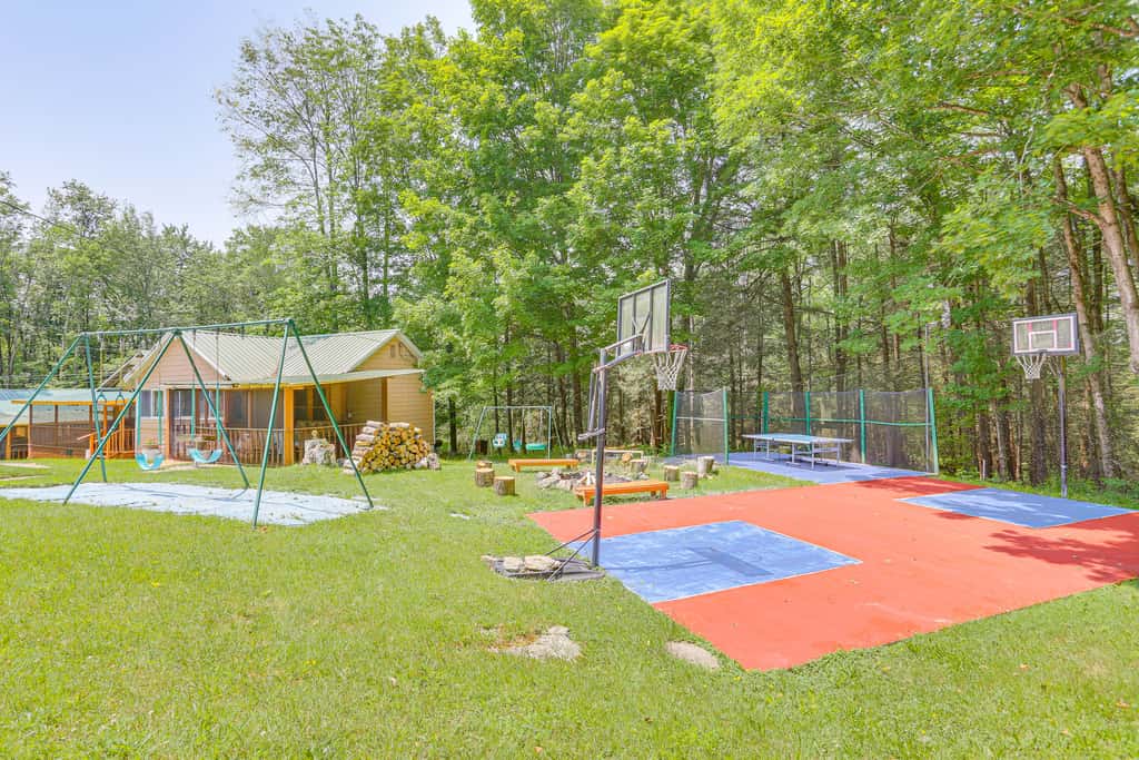 5 Mi to Marina & Raceways: Monticello Retreat!