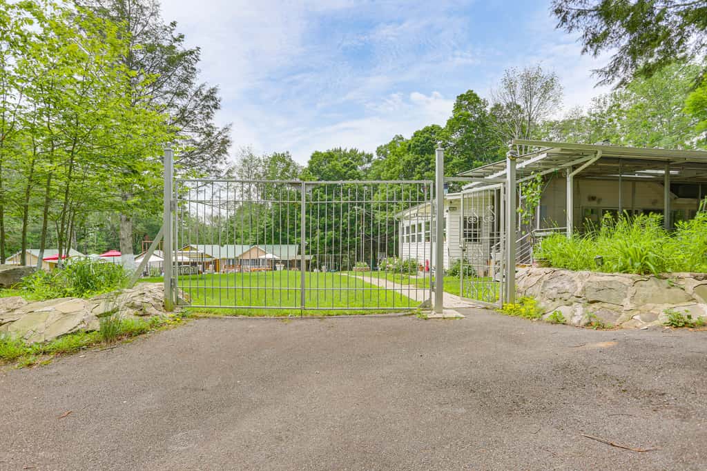 5 Mi to Marina & Raceways: Monticello Retreat!