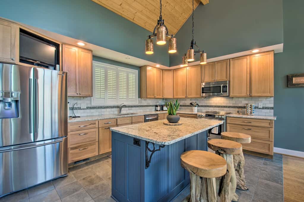 Grand Chalet w/ Hot Tub -  Near Wintergreen Resort