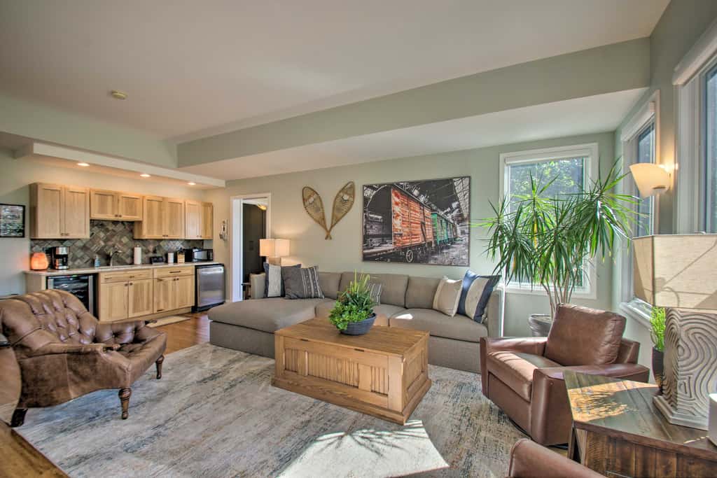 Grand Chalet w/ Hot Tub -  Near Wintergreen Resort