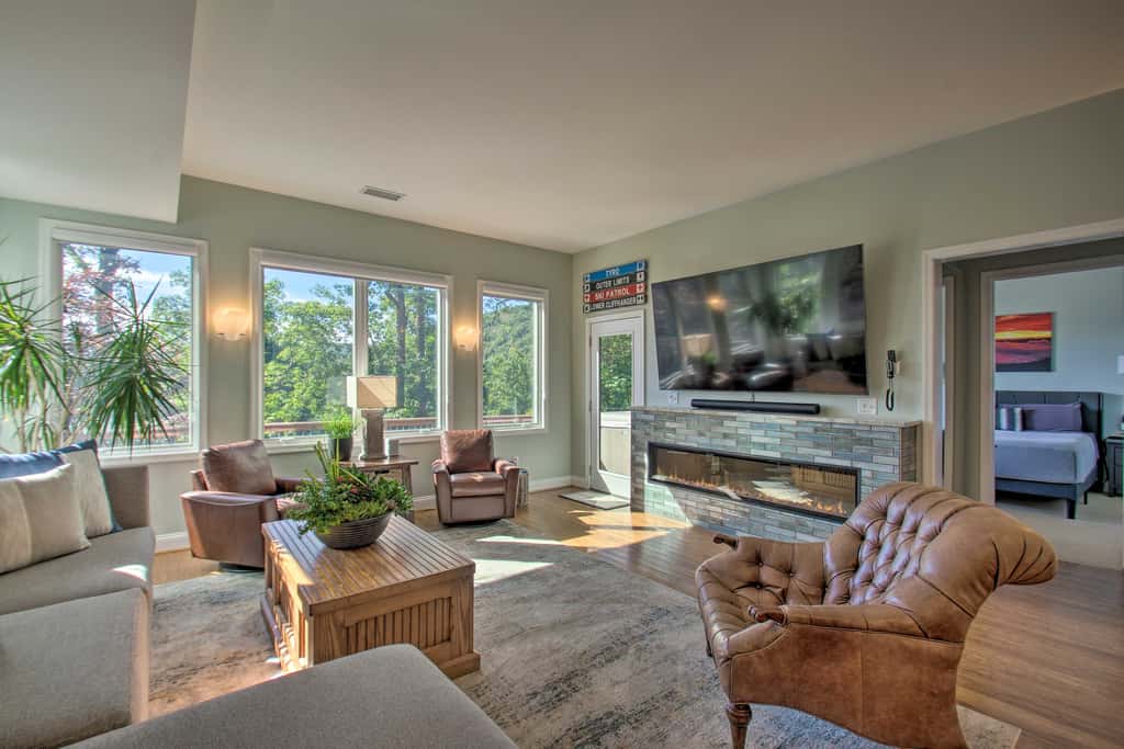 Grand Chalet w/ Hot Tub -  Near Wintergreen Resort